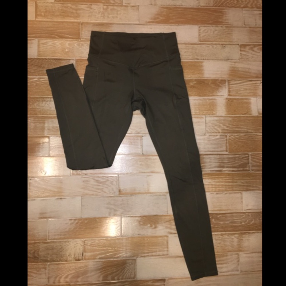 Olive green leggings with pockets